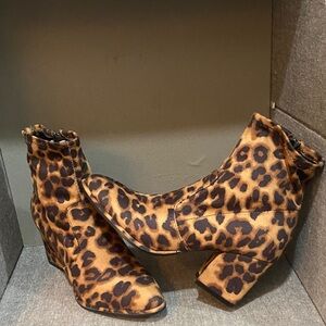 Marc Fisher Animal Print Ankle Booties Size 6